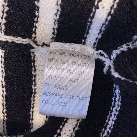 CAROLYN TAYLOR For By Design White with Black Stripe Short-sleeve Sweater-M - Picture 6 of 6